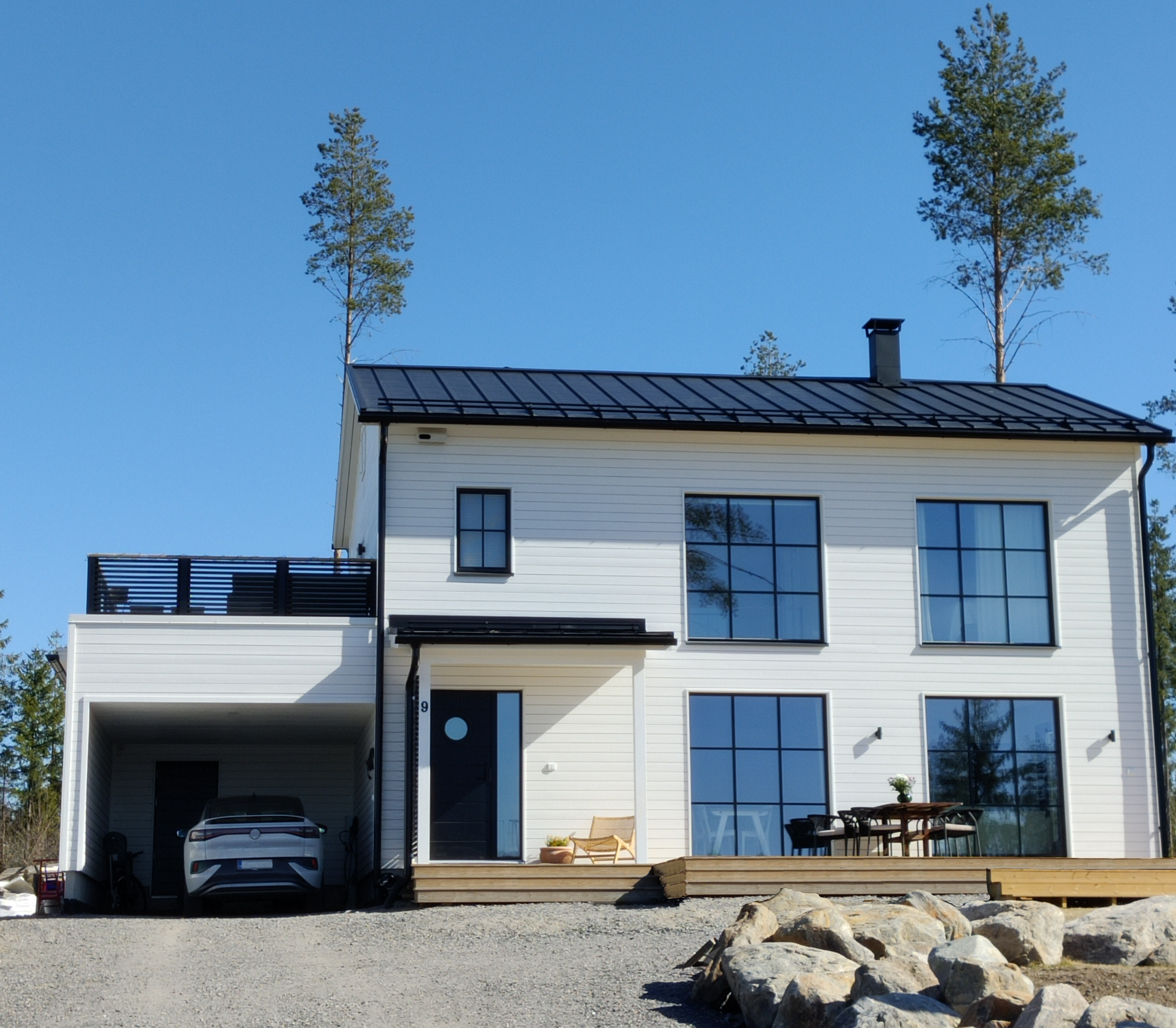 SEURAAVA TALOESITTELY Helga 146 autokatos ja varasto